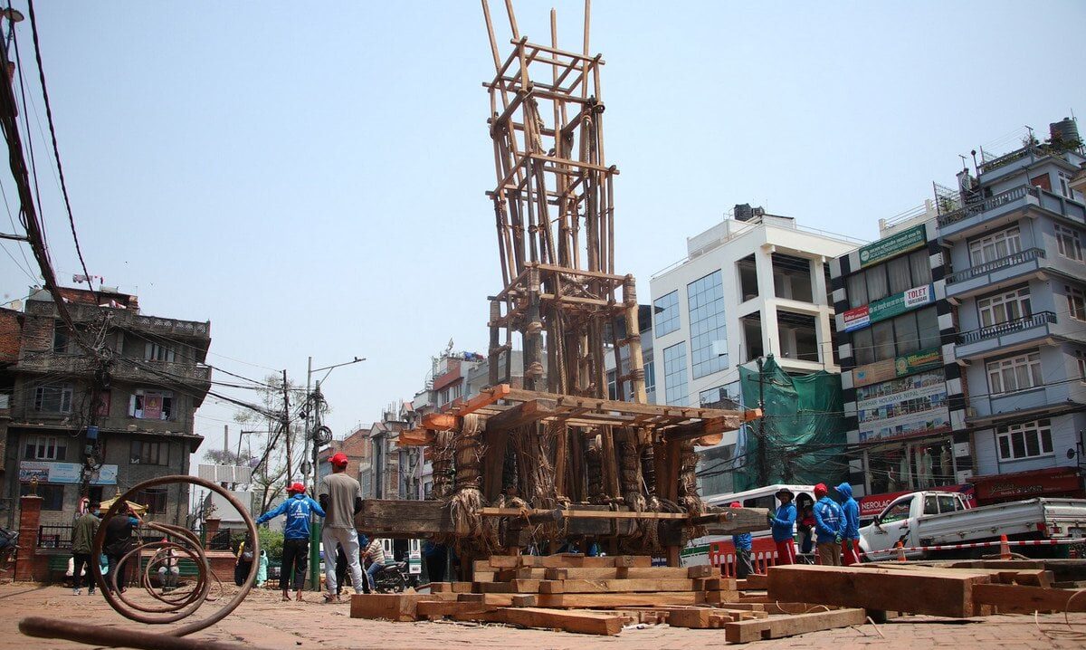 रातो मच्छिन्द्रनाथको रथ धमाधम निर्माण हुँदै